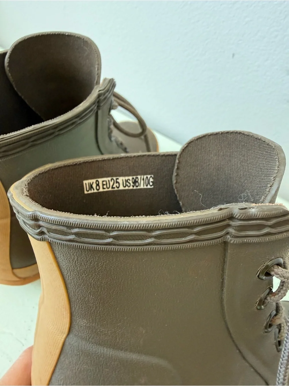 Hunter Kids Dark Gray and Tan Lace-Up Rain Boots with Gum Sole Boys 9/Girls 10